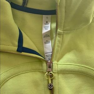 lululemon athletica Tops - WORN ONCE LULULEMON SCUBA HOODIE lululemon athletica Tops - WORN ONCE LULULEMON SCUBA HOODIE